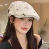 Gorra Artística Única de Algodón y Lino para Mujer, Bordado de Gato Lindo Estilo Japonés, Gorra de Béisbol Reversible con Acabado de Alta Gama, Gorra de Boina