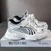Tênis Chunky de Malha Estilo Trendy para Meninas 2026 Novo Primavera Verão Versátil Plataforma Solado Grosso Tênis Esportivo Casual para Meninos
