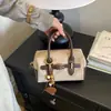 Bolso Boston de Mano Mate Otoño/Invierno para Mujer 2026 Nuevo Elegante Retro Bolso de Hombro Único Bolso Cruzado de Viaje de Alta Gama