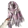 Novo Cachecol Xadrez Moda Outono e Inverno Quente Xale Feminino Versátil Roupa de Trabalho Fio de Aro com Franja Cachecol de Imitação de Caxemira