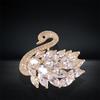 Broche de Cobre de Cisne de Cristal Exquisito Simple de Lujo Ligero de Corea del Sur Ins Distintivo Trendy Hebilla de Pin Anti-corrida Hebilla de Cuello Ligera