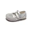 Novos tênis esportivos de sola reta 2026 modelo novo primavera-verão, sapatos casuais de velcro, novos sapatos單 de camurça para mulheres