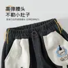 Pantalones Deportivos Bordados de Oso de Dibujos Animados Nuevos para Niños de Primavera y Otoño, Bloques de Color Bolsillos Grandes, Pantalones Largos Versátiles, Ropa para Niños Anyang