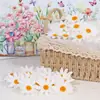 Flores Sueltas Más Vendidas Transfronterizas en Stock Cabeza de Margarita Pequeña Simulada Flor de Girasol Cabezas de Flores de Seda para Manualidades Accesorios para el Cabello Flores de Girasol