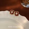 Pendientes vintage de perlas rojas cuadradas 2024, nuevos, elegantes, de alta gama, sencillos y combinables para mujer.