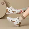 Zapatos de caña alta Gorilla para mujer 2026 Nuevos de invierno Piel genuina Zapatos blancos con forro polar Zapatos de algodón cálidos Botines casuales deportivos para mujer