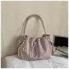 Bolso de hombro plisado de nicho estilo coreano transfronterizo 2026 para mujer, versátil, para el trabajo, bandolera tipo cubo