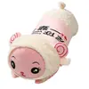 Lindo peluche de oveja para pareja, suave y adorable, acostado en una pose linda, vistiendo ropa rosa, almohada larga de peluche, perfecta como regalo