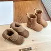 Botas de meio de panturrilha forradas com fleece estilo coreano para meninas, nova coleção de inverno 2026, solado macio, botas de algodão conversíveis para meninas e jovens mulheres