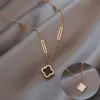Collar de Acero de Titanio con Trébol de Cuatro Hojas Doble Cara Negro y Blanco, Moda Ins Estilo Coreano para Mujer, Cadena para Clavícula sin Color, Artículo de Lujo Ligero con Sentido de Gama Alta