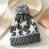 Touca de tricô com pompom infantil cinco estrelas transfronteiriça, espessa para aquecimento no outono e inverno, unissex, adequada para uso ao ar livre e oferece proteção contra o frio