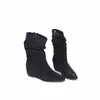 Botas de tornozelo de salto alto com bico fino estilo francês para mulheres, nova coleção outono/inverno, com enfeites de strass, salto oculto para altura adicional, zíper lateral, efeito emagrecedor, versátil e fashion, e com design franzido