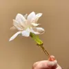 Grampo de Cabelo com Flor de Tecido com um Toque Super Fada, Atmosfera Suave e Elegante, Acessório de Cabelo Requintado e Luxuoso