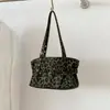 Bolsa Retro para o Dia a Dia com Estampa de Leopardo, Design de Nicho, Nova Bolsa Tote para o Dia a Dia, Grande Capacidade, Bolsa de Mão e Bolsa de Ombro Fashion e Estilosa