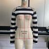 Blusa de Mujer Estilo Y2K Millennial Rayas Blancas y Negras Empalmado Chal Manga Larga Ombliguera Corta para Mujer Su2973