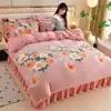 Juego de Cuatro Piezas de Terciopelo de Leche Engrosado para Invierno (4-4.5 kg) Juego de Ropa de Cama de Coral Fleece Otoño/Invierno con Faldón de Cama, Venta Directa de Fábrica, Venta al por Mayor y Dropshipping