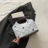 Bolso Bordado con Lazo Nuevo Otoño 2025 Gran Capacidad Bolsa de Cosméticos Almacenamiento Neceser Bolsa Casual Bolso de Mujer