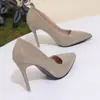 Outono de 2025 Novo Estilo Bico Fino Salto Agulha Versátil Slip-On Salto Alto Venda Direta da Fábrica Comércio Exterior Transfronteiriço Calçados Femininos