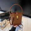 Bolsa de Mão Transversal Estampada de Leopardo Cor de Café Pequena Saco Balde Nova Moda 2025 Versátil Estilosa Pequena Bolsa para Mulheres