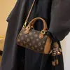 Bolsas 2026 Novas Bolsas Femininas Primavera e Verão, Bolsas de Ombro, Design de Nicho de Luxo Leve, Bolsas Transversais de Alta Qualidade para o Dia a Dia