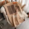 Bufanda de cachemira sintética para otoño e invierno para mujer, con patrón H, moderna y elegante, diseño jacquard engrosado, bufanda cálida, chal para habitación con aire acondicionado, calentador de cuello