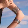 Anillo de Brazo Hueco Multicapa Omacado Pulsera Abierta Acero Inoxidable Estilo Europeo y Americano Personalizado Estilo Punk Genial Pulsera Venta al por Mayor