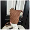 Bolso cruzado tejido para teléfono móvil transfronterizo para mujer 2026 versión coreana nuevo bolso de hombro de moda, bolso cruzado casual fresco y colorido