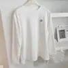 Camiseta blanca de manga larga con cuello redondo y pequeño bordado de terciopelo alemán transfronterizo para mujer, otoño e invierno, forro polar, engrosada, holgada, para llevar por dentro y por fuera, básica