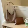 Bolsa de verão transfronteiriça de grande capacidade vazada para mulheres, nova bolsa tote versátil 2026, bolsa de axila casual leve de nicho
