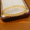 Pulsera de oro real de 18 quilates chapado, cierre cuadrado de zirconita entrelazado, accesorio de muñeca versátil para el día a día, joyería de nicho de lujo ligero de alta gama