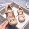 Zapatos de Cuero Nuevos para Niñas Primavera y Otoño Estilo Chino Bordado Zapatos de Princesa para Bebé Zapatos de Baile para Niños Suela Suave Perla