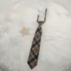 Corbata marrón para mujer, estilo japonés JK, estilo universitario, camisa libre, corbata DK, corbata pequeña retro corta y relajada a cuadros para hombre
