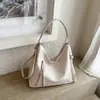 Bolso de hombro liso nuevo para principios de otoño de 2026 para el trabajo y los desplazamientos, bolso cruzado personalizado informal de gran capacidad a la moda