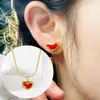 Colar de Aço Titânio Coração Vermelho Pingente Pequeno de Coração Vermelho Nicho Coreano Doce Outono e Inverno Menina Energética Coração de Pêssego Corrente da Clavícula