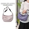 Bolsa transversal feminina em formato de dumpling, muito estilosa, casual, versátil, leve, perfeita para carregar um celular, adequada para compras e para o dia a dia.
