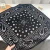 Pañuelo Cuadrado Pequeño de Imitación Seda Lana Algodón Lino, Nuevo Pañuelo de Seda Otoño e Invierno, Versátil para Viajes Diarios, Moda Retro, Chal Elegante de Alta Gama