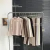 Top base de encaje patchwork de cuello alto medio para otoño e invierno para mujer, con tejido elástico acanalado, suave y amigable con la piel, efecto adelgazante y mangas largas para abrigarse.