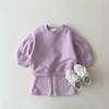 Roupa Infantil Coreana para Bebês e Crianças Pequenas, Conjunto de Duas Peças com Moletom Colorido Doce e Calça Flare para Meninas, Versátil e na Moda, Conjunto de Algodão, Versão Coreana