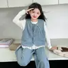Conjunto de Primavera para Niñas 2026 Nueva Temporada Primavera/Otoño Niñas Grandes Chaleco de Mezclilla Pantalones de Pierna Ancha Conjunto de Tres Piezas Muy Bonito Comercio Exterior