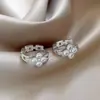 Pendientes de Cadena de Trébol de Cuatro Hojas con Circonita, Pendientes de Lujo Ligero y Nicho de Alta Gama, Nuevo Estilo Popular de Venta Caliente 2025, Accesorios para Orejas de Temperamento Único