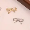 Nuevo Broche Anti-Exposición, Sencillo y Moderno, Pin de Lazo para Suéter Cardigan, Pin de Cuello, Joyería de Ramillete Versátil