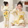 Conjunto de pijama de algodão nuvem de manga longa para meninos, fino, para primavera e outono, roupa de casa infantil com desenho animado, adequado para adolescentes usarem fora.