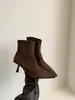 Botas de Salto Alto Estilo Coreano Bico Fino Camurça Cano Curto Slim Femininas 2026 Novas Botas de Meia-Estação Primavera/Outono Salto Fino Marrom Botas de Cano Curto