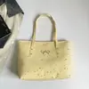 Bolsa de Gran Capacidad Transfronteriza para Mujer Verano 2026 Nuevo Versátil Moda Hombro Único Tendencia Viaje Diario Retro Casual Bolso Tote