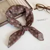 Pañuelo de seda retro Maillard para mujer, otoño e invierno, pañuelo cuadrado pequeño marrón de alta gama, nuevo accesorio de bufanda para el cuello 2026