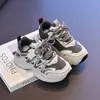 Nuevos estilos de primavera y otoño de zapatillas deportivas para niños: Zapatos retro de papá para niños y niñas, con malla transpirable y cierres de velcro, adecuados para niños mayores