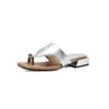 Sandalias de metal tipo coreano sin cordones para mujer, nuevo modelo de verano con tacón grueso de 2.5 cm, tacón de cuña de moda para uso casual y de vacaciones