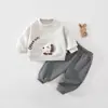 Conjunto de Moletom com Forro de Lã para Bebê Estilo Outono Inverno Macacão Pulôver para Bebê e Criança Pequena Aquecimento Espessado Roupa Externa Estilosa Unissex para Crianças