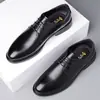 Sapatos masculinos de couro Woodpecker, sapatos formais de negócios em couro genuíno com sola leve, novos sapatos casuais respiráveis com sola macia estilo britânico para terno de escritório