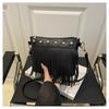 Bolso de Lujo con Borlas de Gran Capacidad 2025 Verano Simple y Elegante Nuevo Moda Remache Hombro Cruzado Bolso de Mano para Mujer